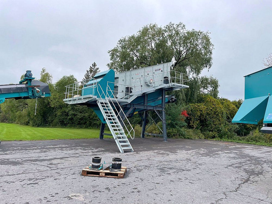 Simplicity Dry Screen with under conveyor